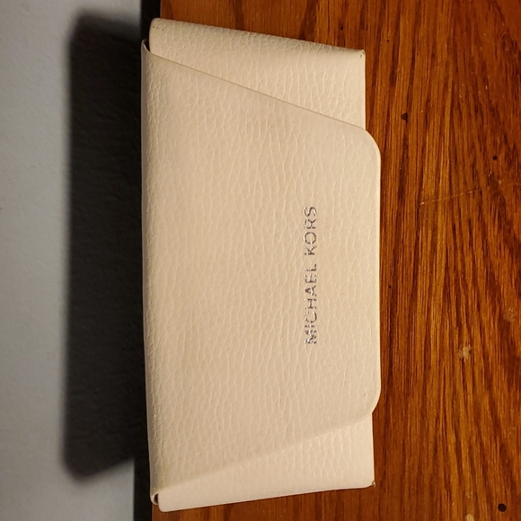 Michael Kors Sunglass Case - Picture 1 of 4